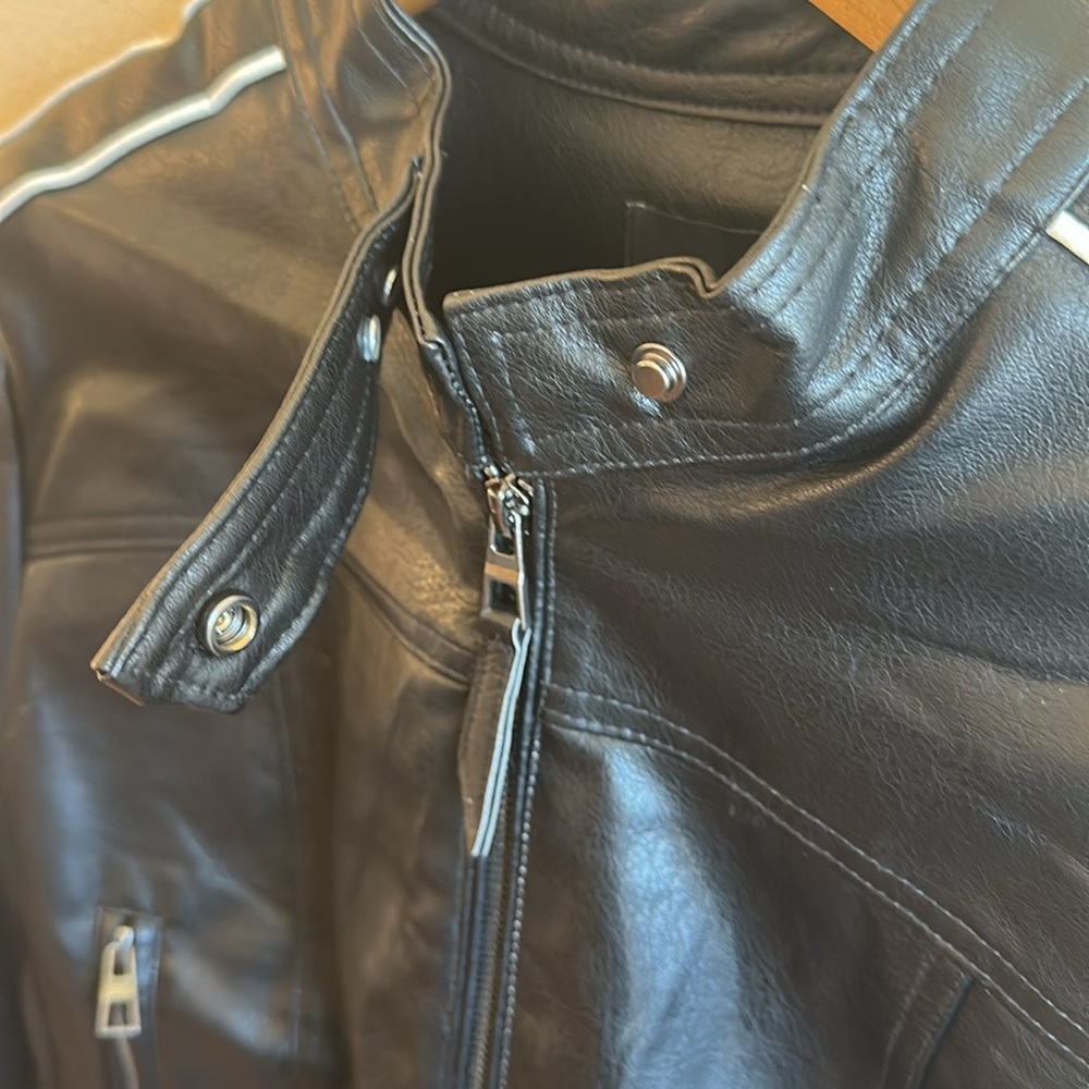 Love Tree Faux Leather Jacket Size Large Black/White Contrast Stripe Cropped - Picture 5 of 15